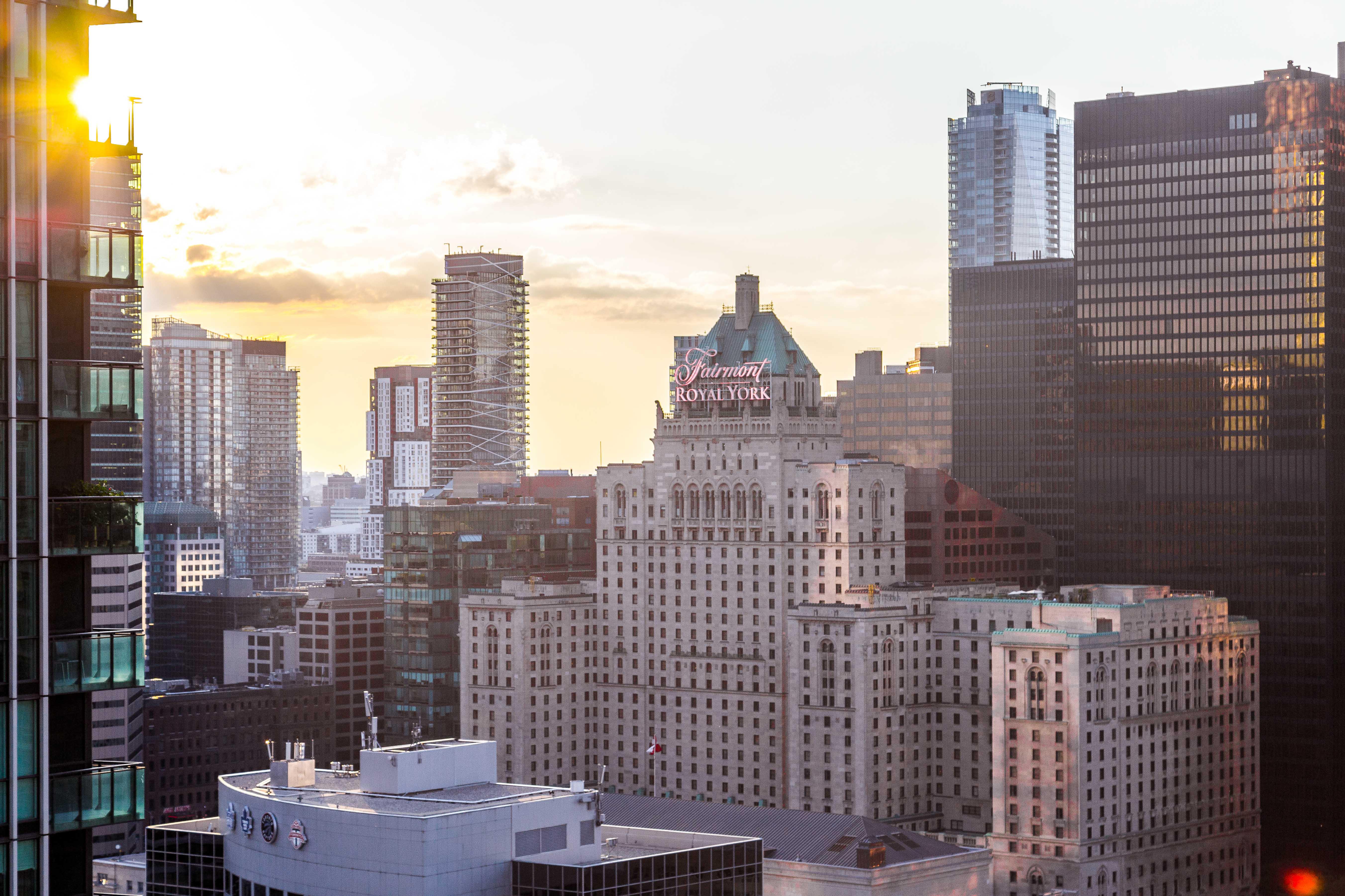 Fairmont Royal York Hotel Toronto Kültér fotó The hotel in 2015