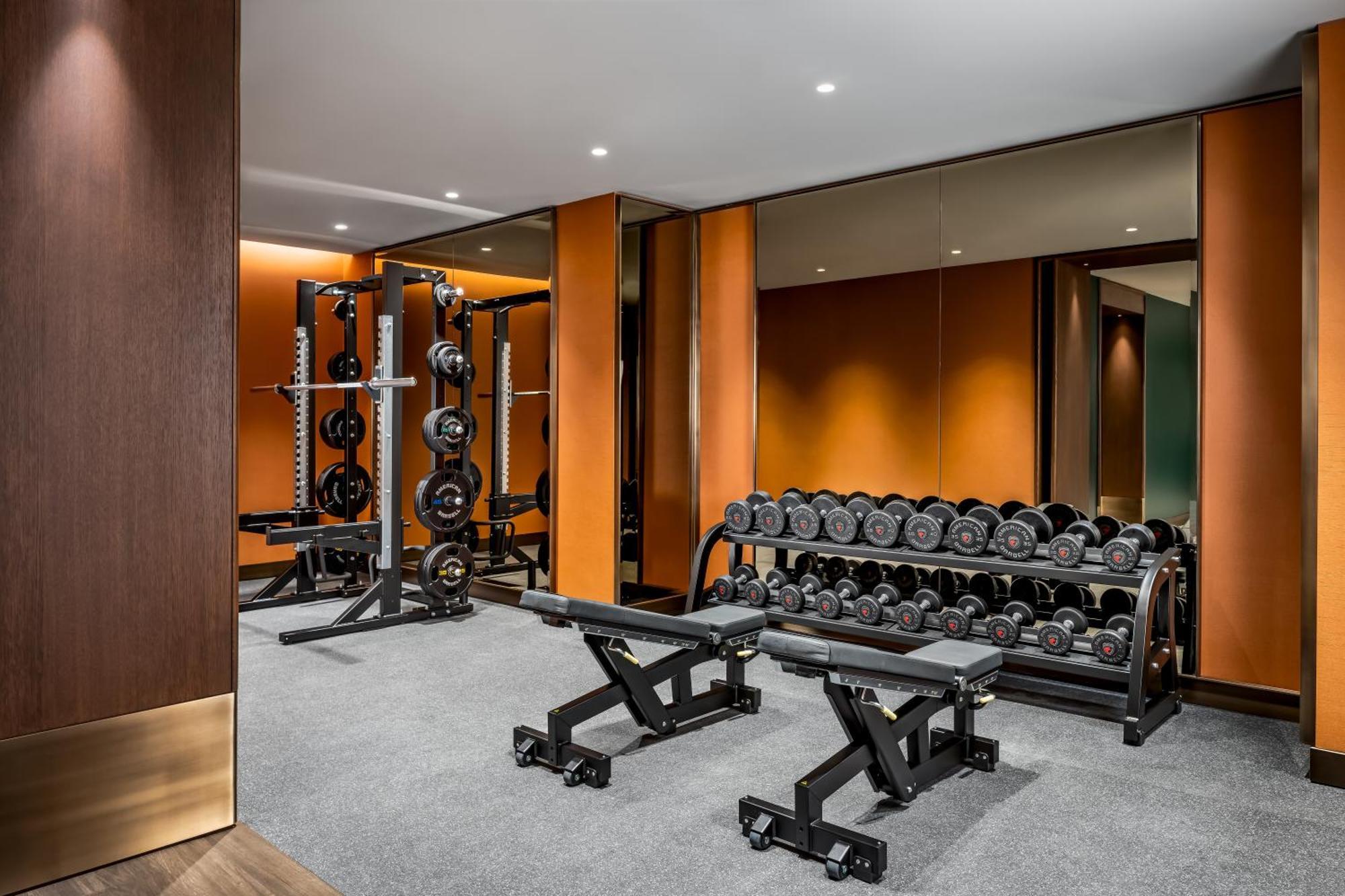 Fairmont Royal York Hotel Toronto Kültér fotó The gym at the Mandarin Oriental